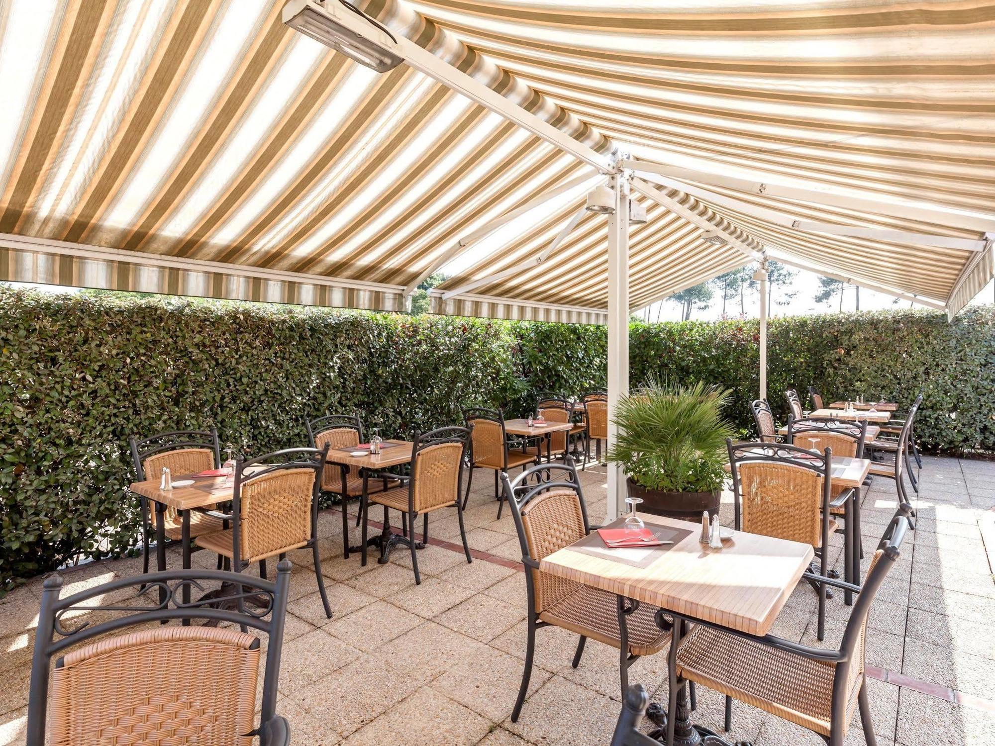 Logis Hotel Horus Restaurant Les Bruyeres Toulenne Exterior photo