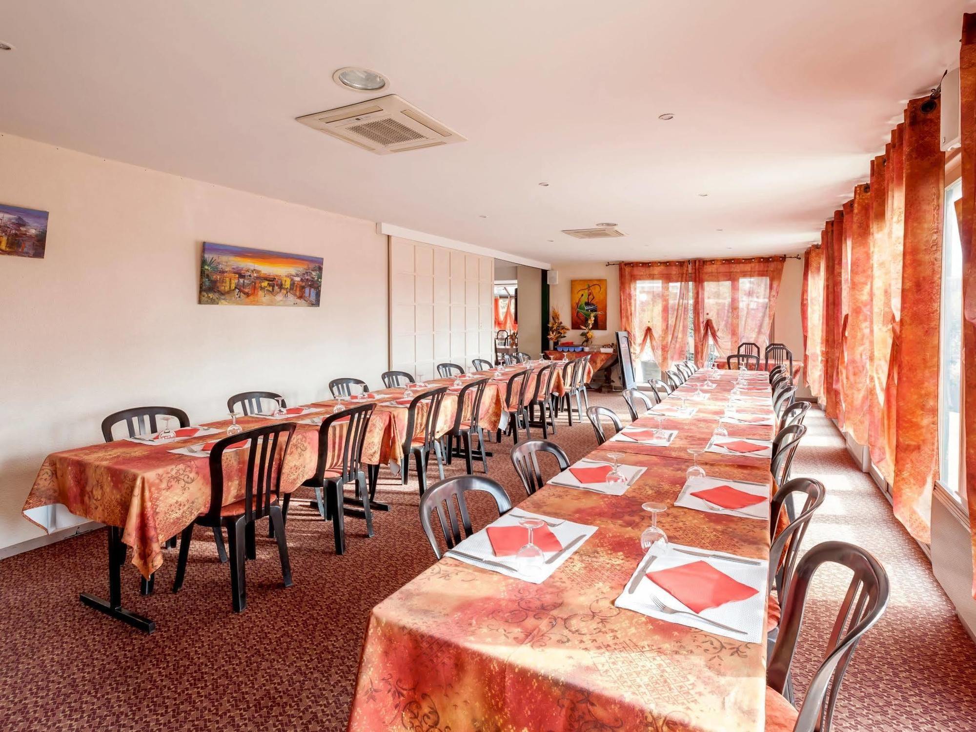 Logis Hotel Horus Restaurant Les Bruyeres Toulenne Exterior photo