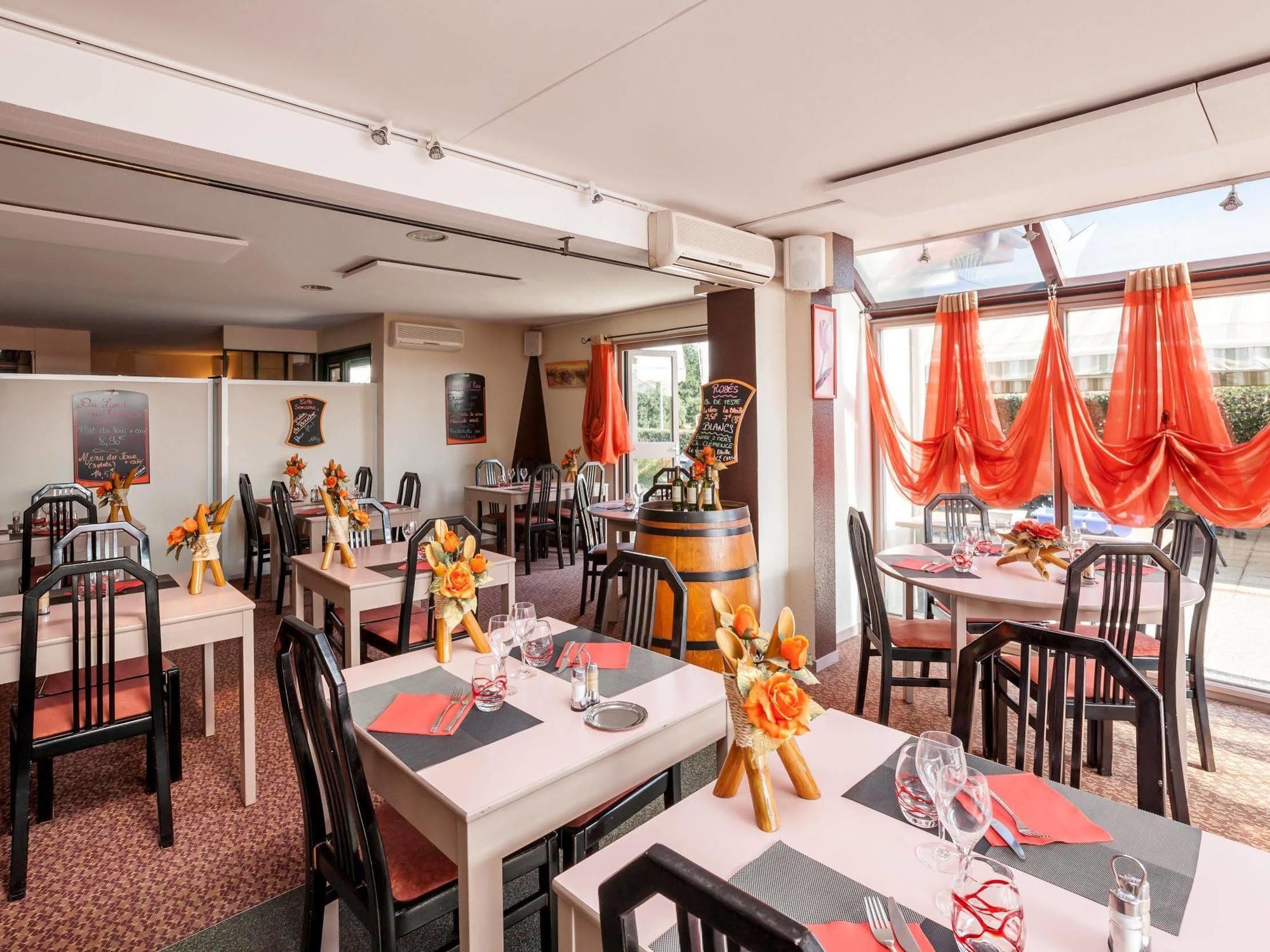 Logis Hotel Horus Restaurant Les Bruyeres Toulenne Exterior photo